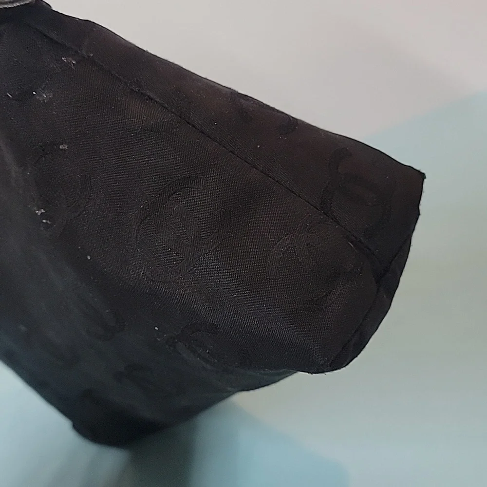 Chanel CC Logo Zip Closure Makeup Bag - Picture 10 of 16